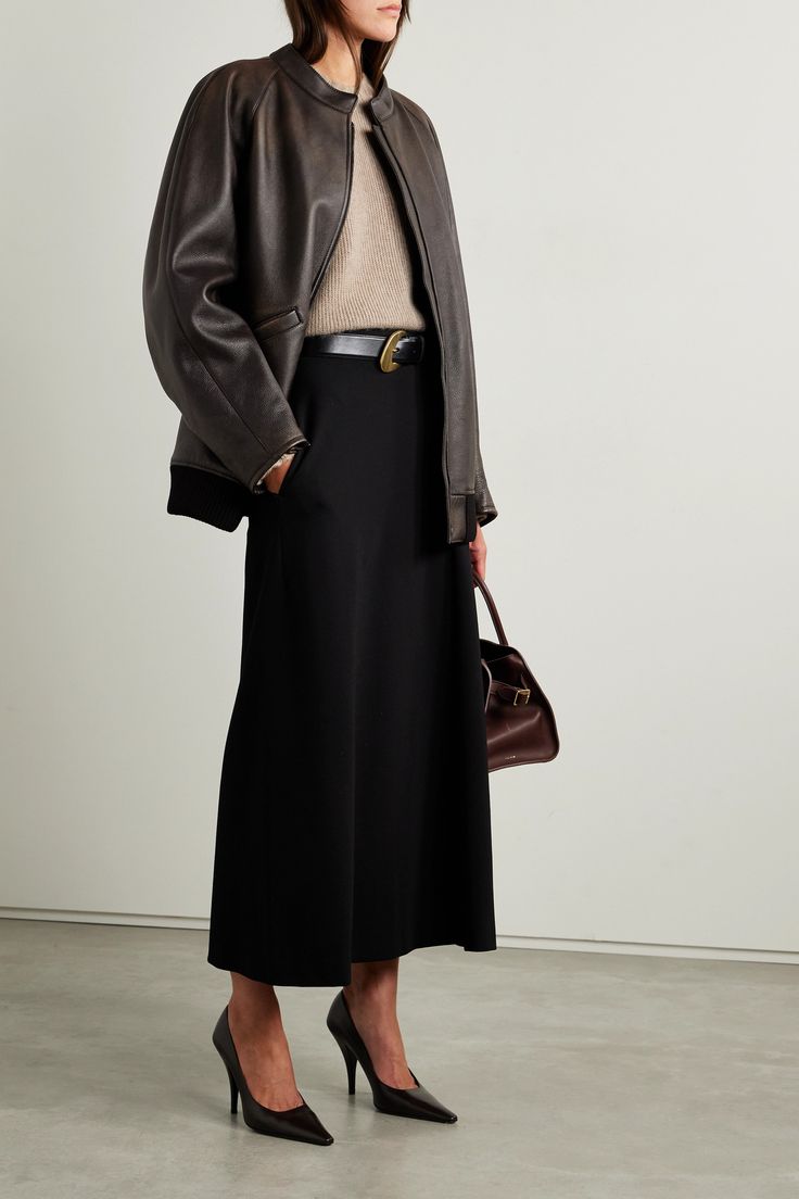 Capsule-Wardrobe-Checklist-Toteme-Signature-Trench-Coat